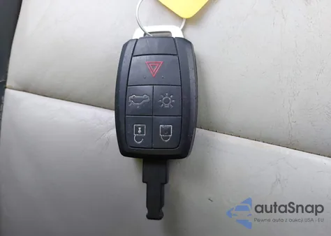 2011 Volvo C30 T5 z USA, uszkodzony, nr VIN YV1672MK4B2242417